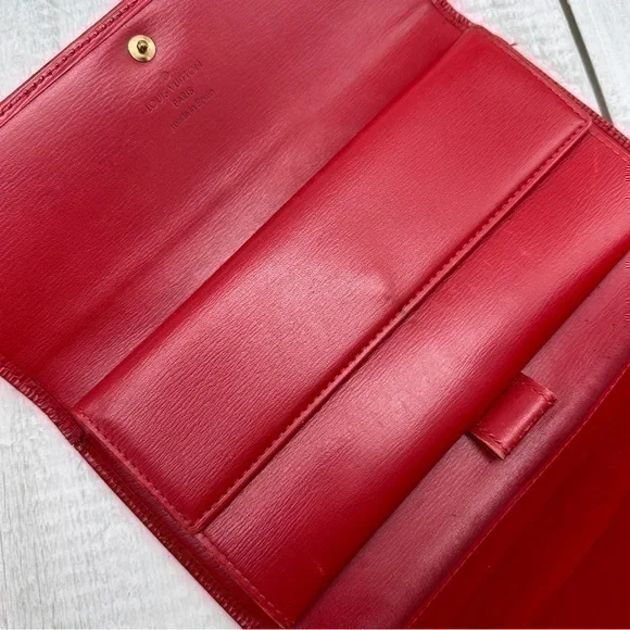 AUTHENTIC Louis Vuitton Epi leather trifold wallet/billfold. Red.